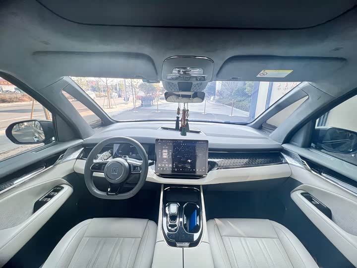 Фото 9 - Zeekr 009