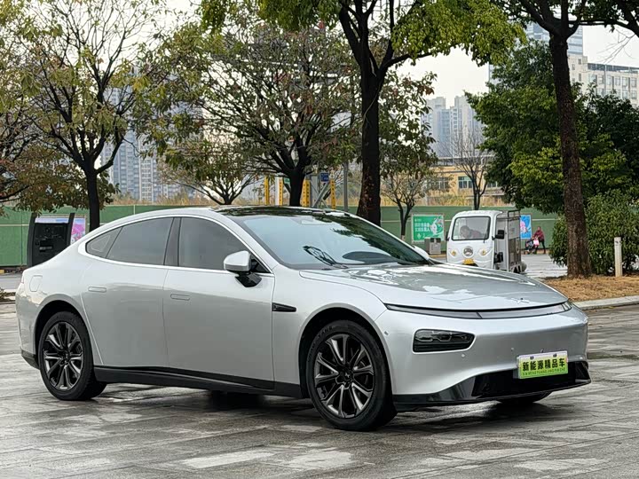 Фото 2 - XPeng P7