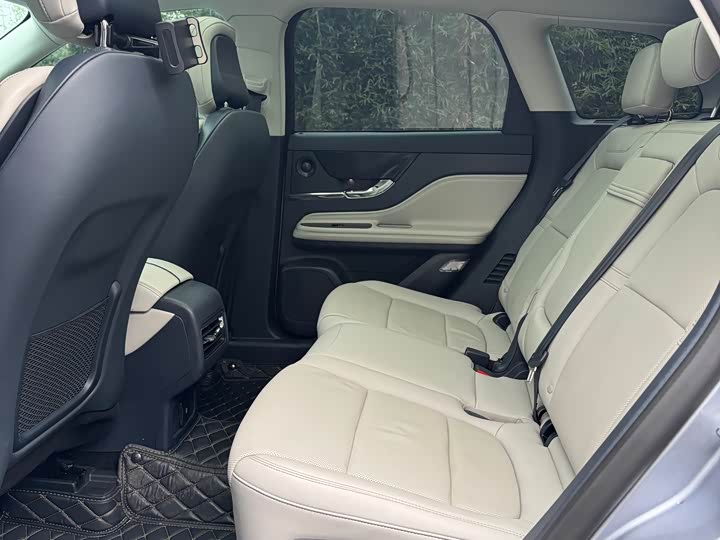 Photo 5 - Lincoln Corsair