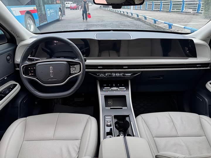 Photo 6 - Lincoln Corsair