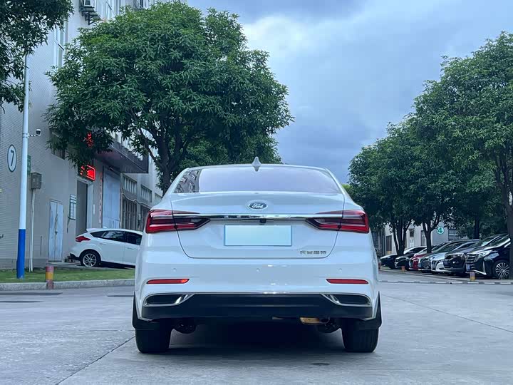 Фото 3 - Ford Escort