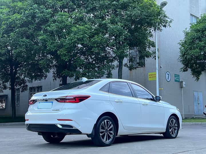 Фото 5 - Ford Escort