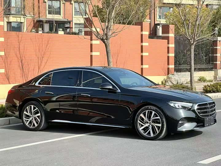 Photo 2 - Mercedes-Benz E-Class