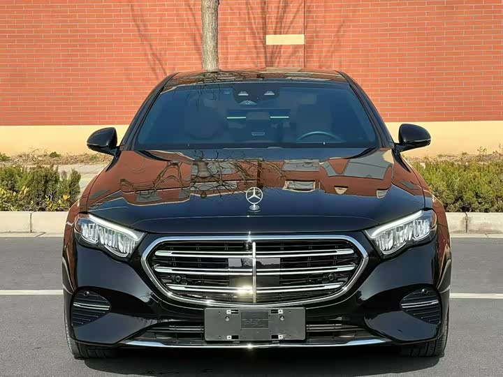 Photo 3 - Mercedes-Benz E-Class