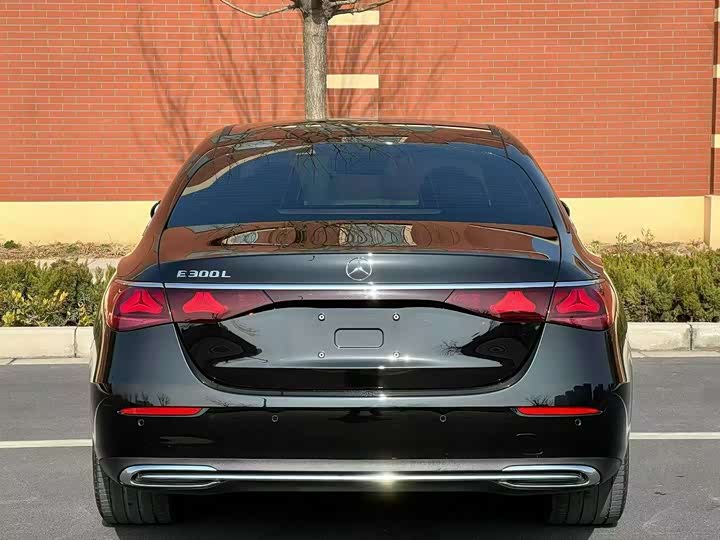 Photo 4 - Mercedes-Benz E-Class