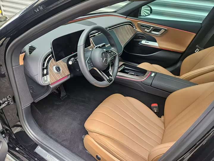 Photo 5 - Mercedes-Benz E-Class