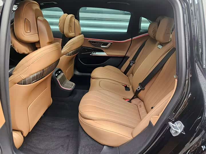 Photo 6 - Mercedes-Benz E-Class