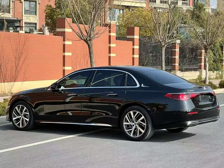 Photo 7 - Mercedes-Benz E-Class