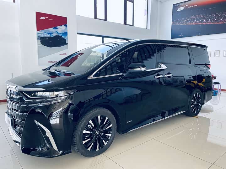 Фото 1 - Toyota Alphard