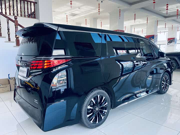 Фото 4 - Toyota Alphard