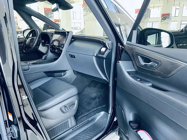 Фото 9 - Toyota Alphard