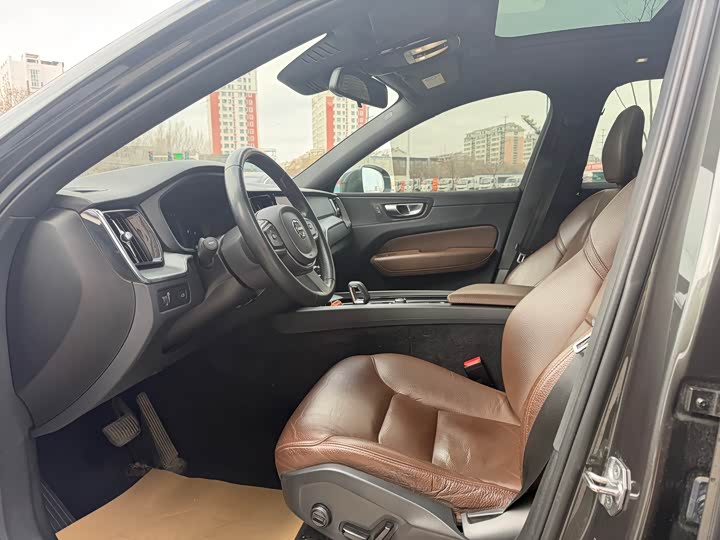 Фото 4 - Volvo XC60