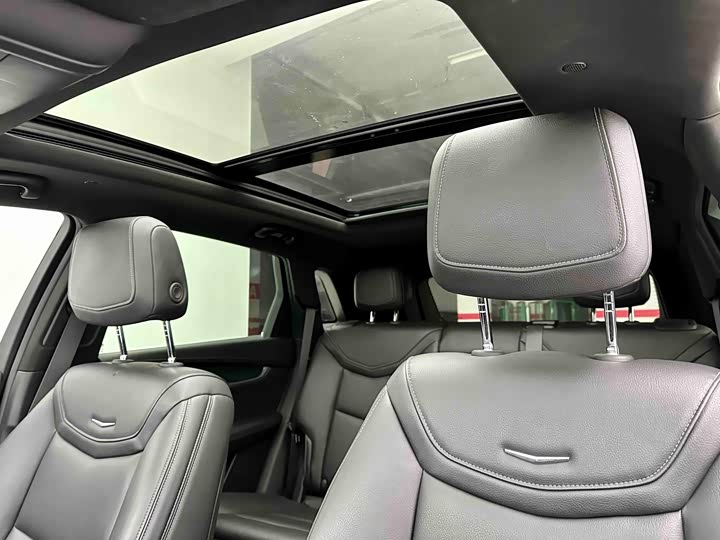 Фото 8 - Cadillac XT5