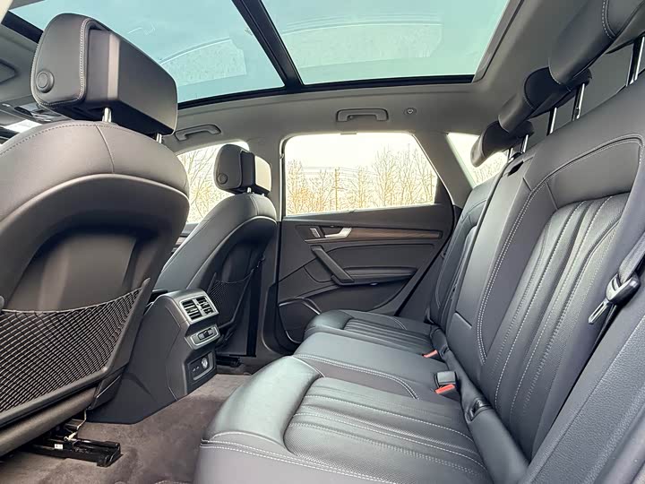 Фото 6 - Audi Q5L