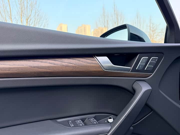 Фото 7 - Audi Q5L