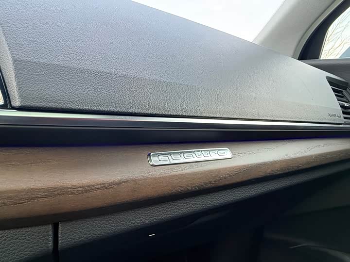 Фото 8 - Audi Q5L