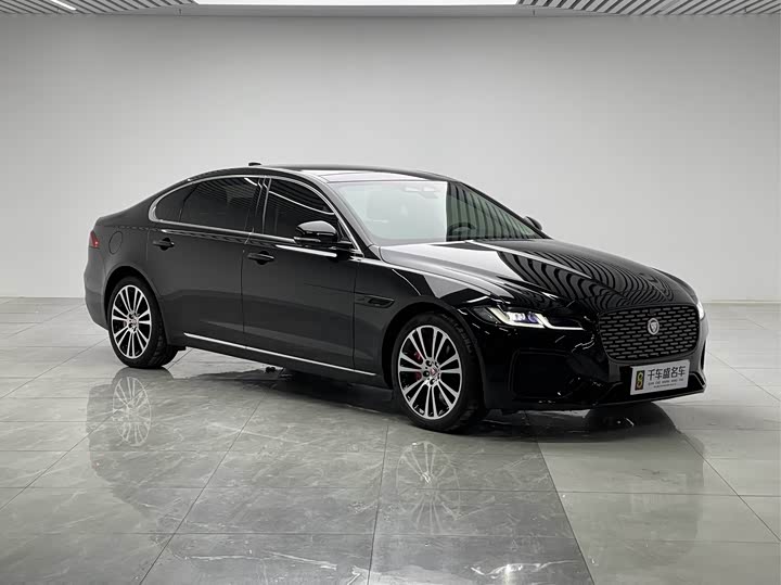 Фото 2 - Jaguar XF L