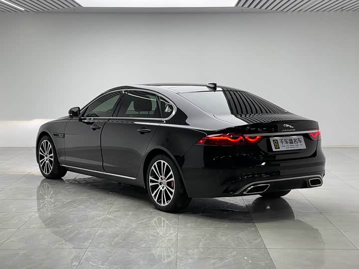 Фото 3 - Jaguar XF L
