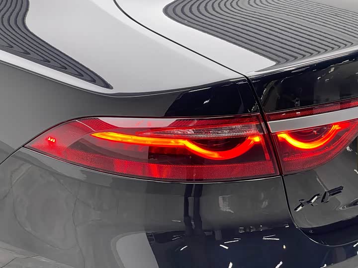 Фото 7 - Jaguar XF L