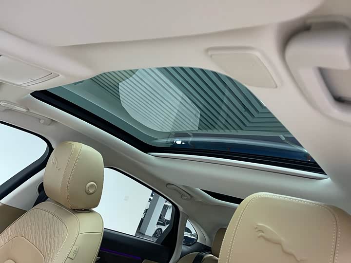 Фото 8 - Jaguar XF L