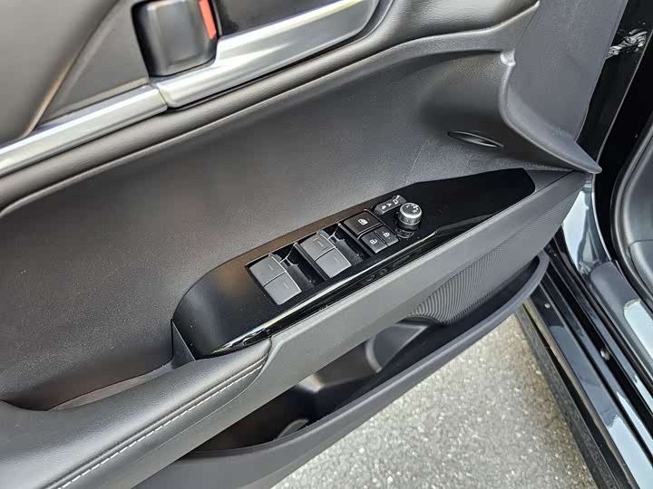 Photo 4 - Toyota Camry