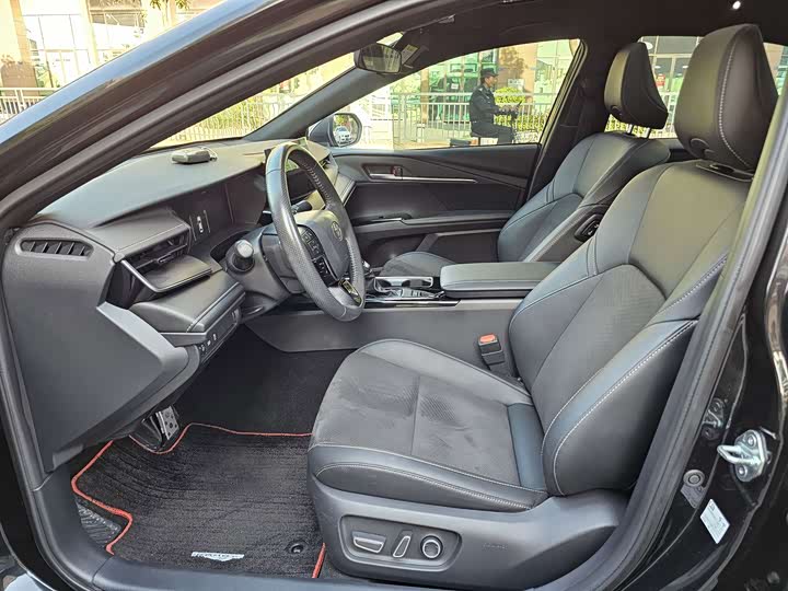 Photo 8 - Toyota Camry