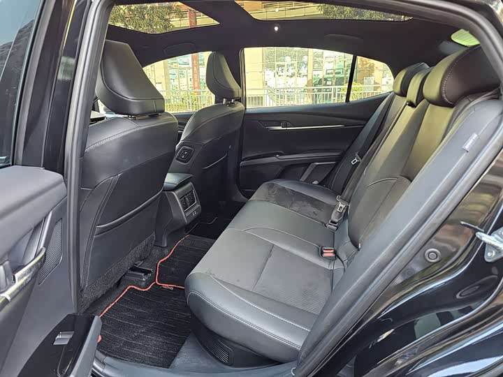 Photo 9 - Toyota Camry