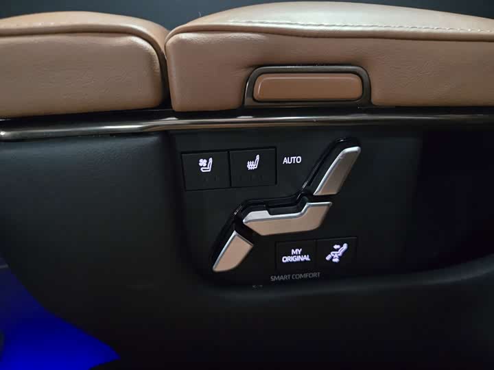 Photo 9 - Toyota Vellfire