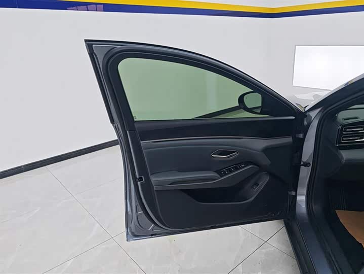 Фото 7 - BYD Qin L