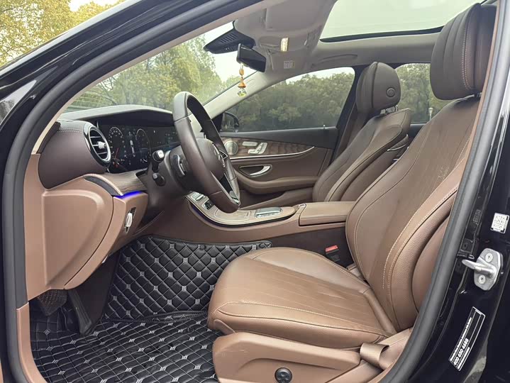 Фото 3 - Mercedes-Benz E-Class