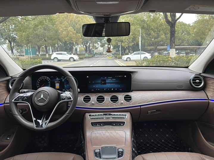 Фото 4 - Mercedes-Benz E-Class