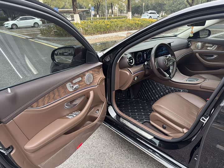 Фото 6 - Mercedes-Benz E-Class