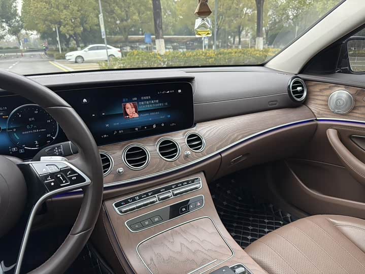 Фото 9 - Mercedes-Benz E-Class