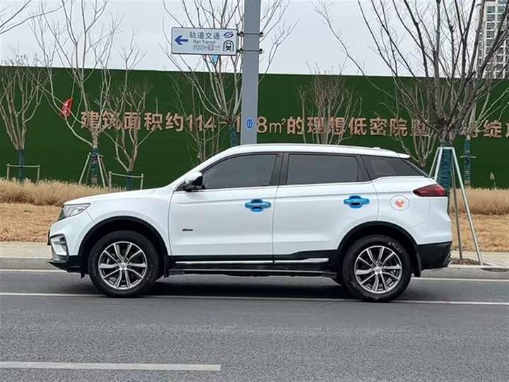 Фото 4 - Geely Atlas