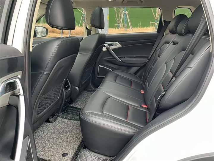 Фото 7 - Geely Atlas