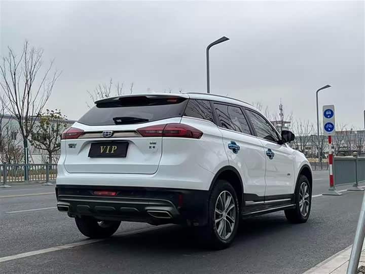 Фото 9 - Geely Atlas