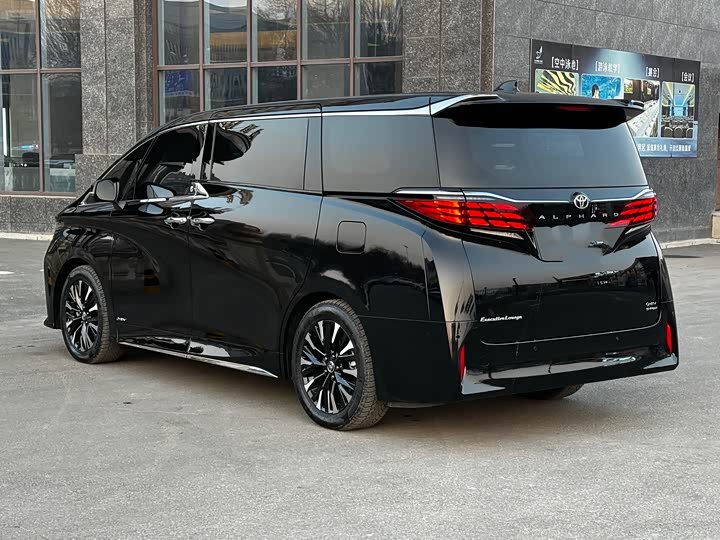 Фото 4 - Lexus LM