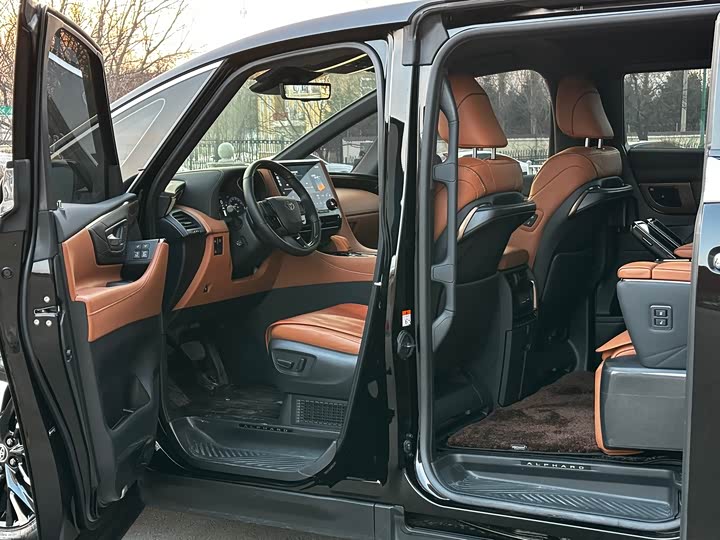 Фото 7 - Lexus LM