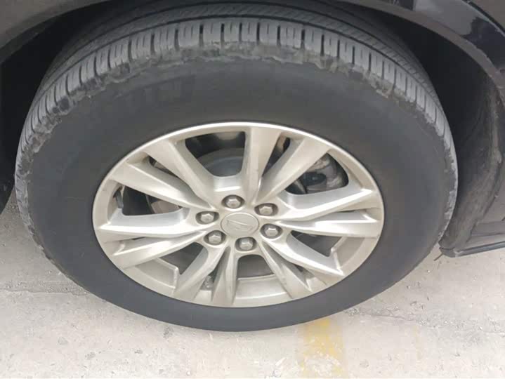 Фото 6 - Cadillac XT6