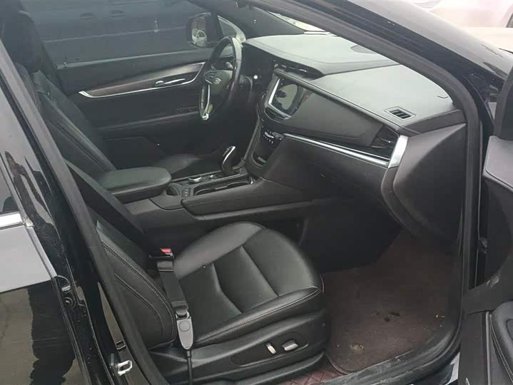 Фото 8 - Cadillac XT6