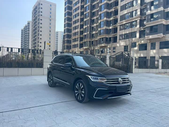 Фото 3 - Volkswagen Tiguan L Pro