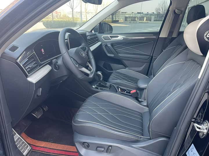 Фото 4 - Volkswagen Tiguan L Pro