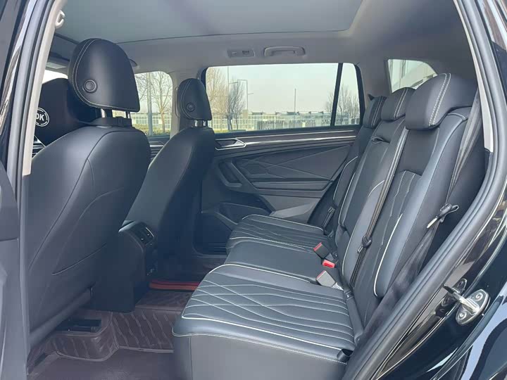 Фото 6 - Volkswagen Tiguan L Pro