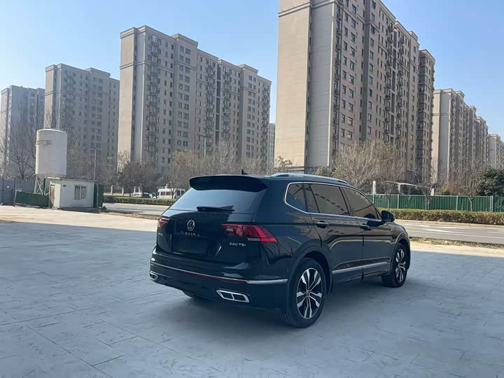 Фото 9 - Volkswagen Tiguan L Pro