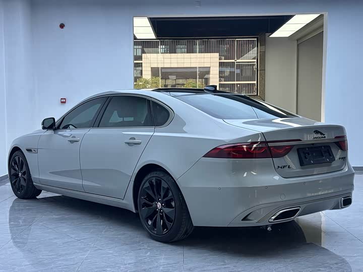 Фото 4 - Jaguar XF L