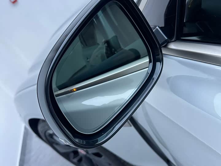 Фото 8 - Jaguar XF L