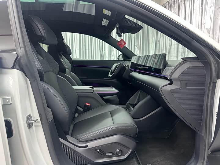 Фото 8 - Geely Jiyue 01