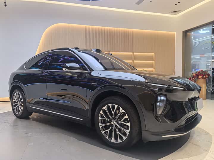 Фото 3 - Nio EC6