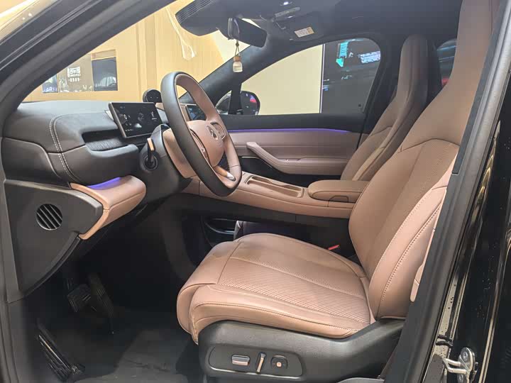 Фото 9 - Nio EC6