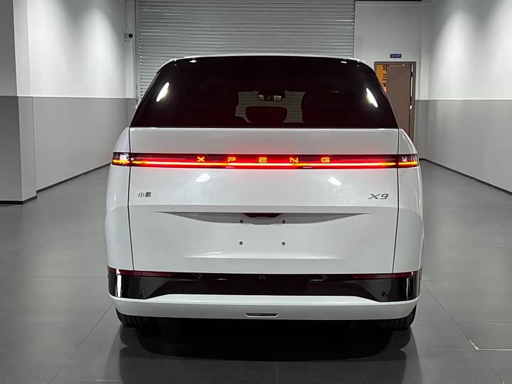 Фото 3 - XPeng X9